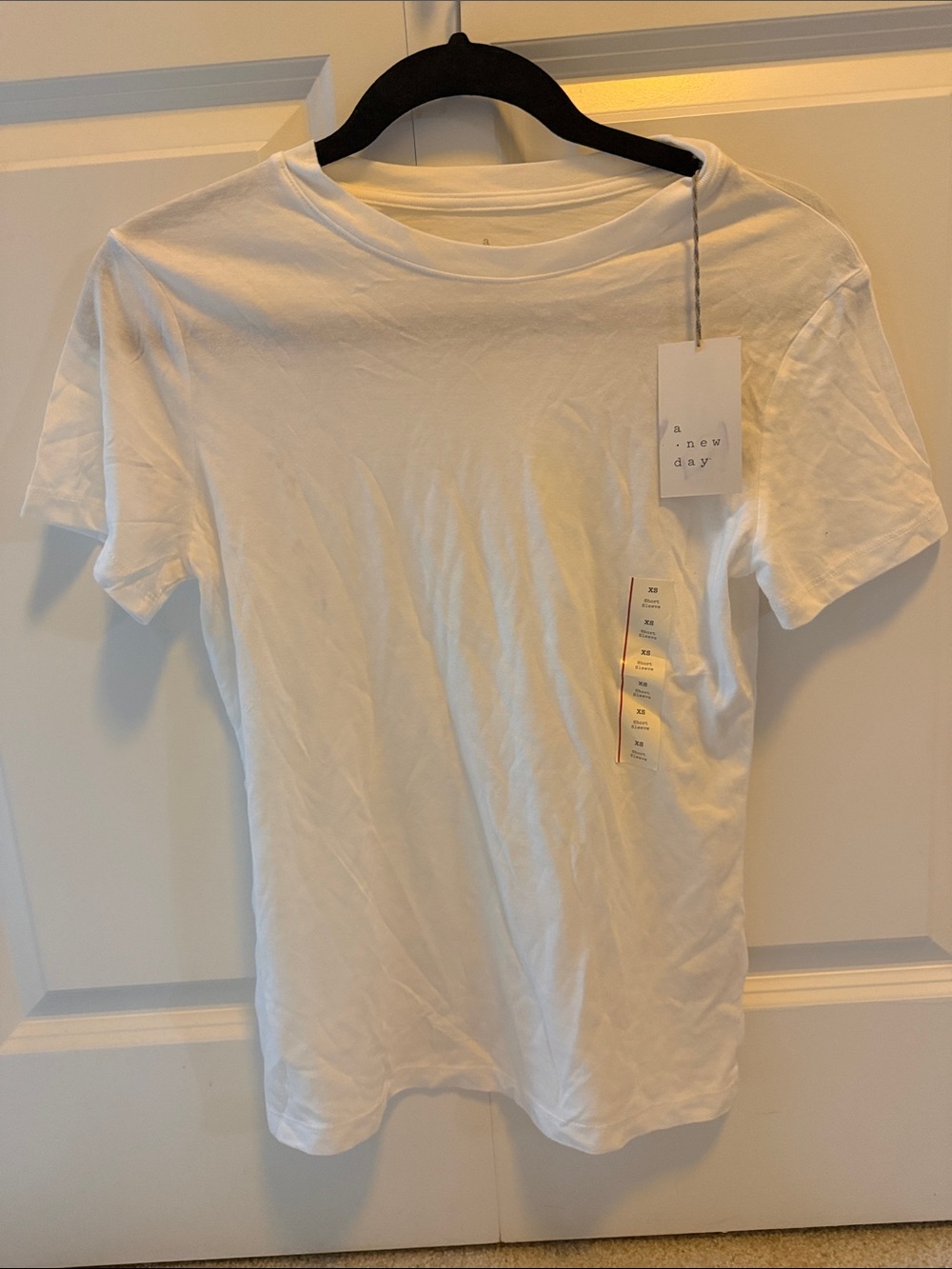 a new day Women's Classic White Crewneck T-Shirt Size Small BRAND NEW